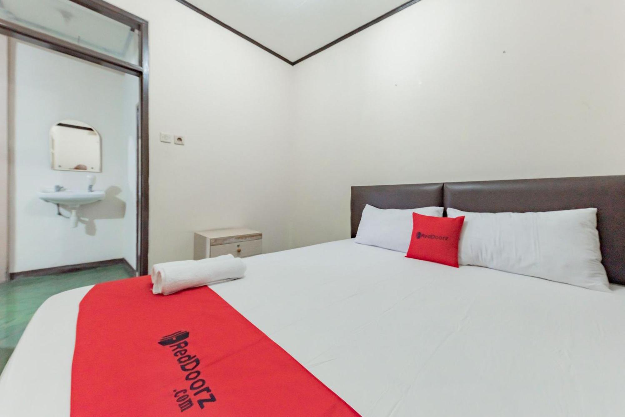 Reddoorz Near Cikole Lembang Hotel Exterior foto