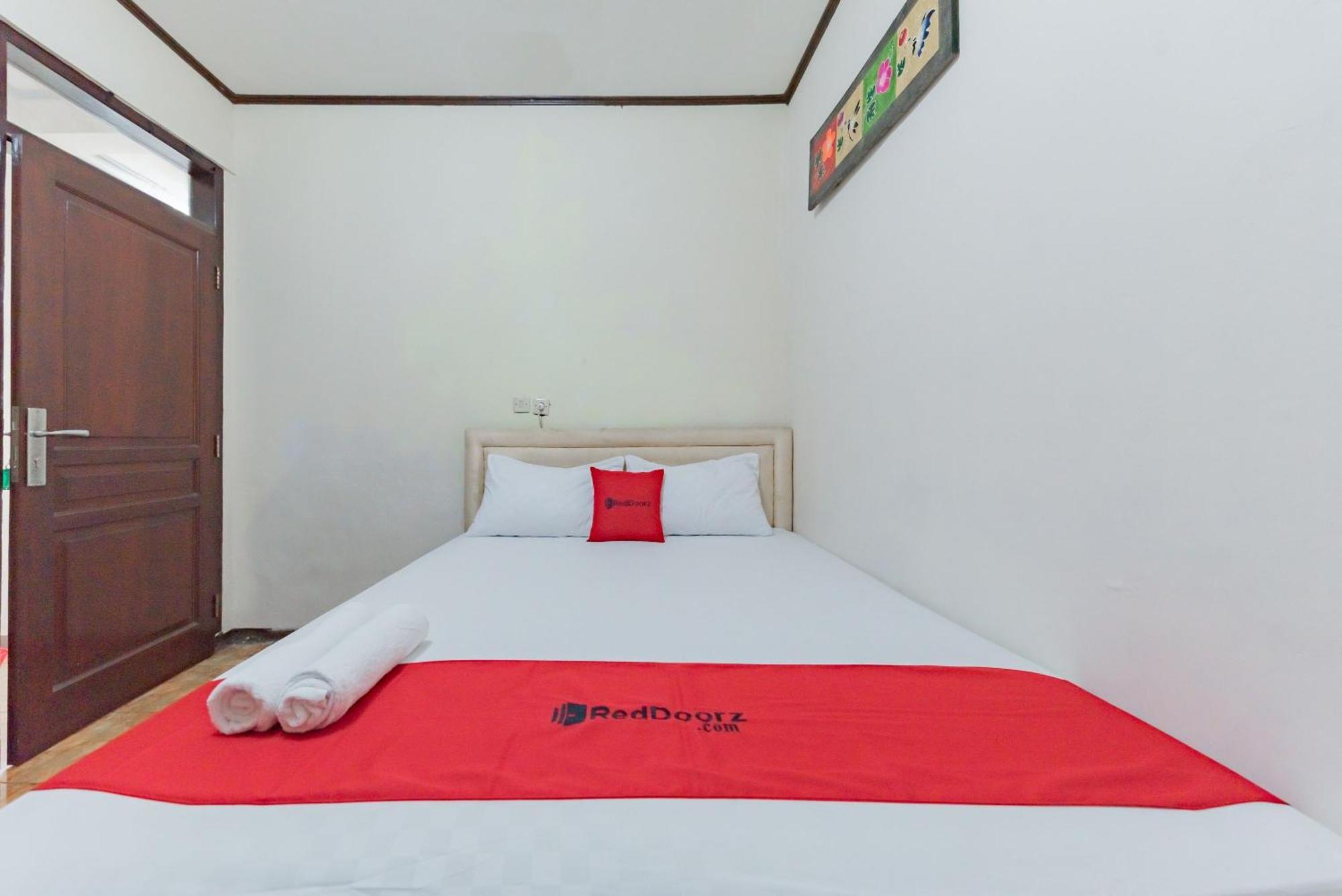 Reddoorz Near Cikole Lembang Hotel Exterior foto