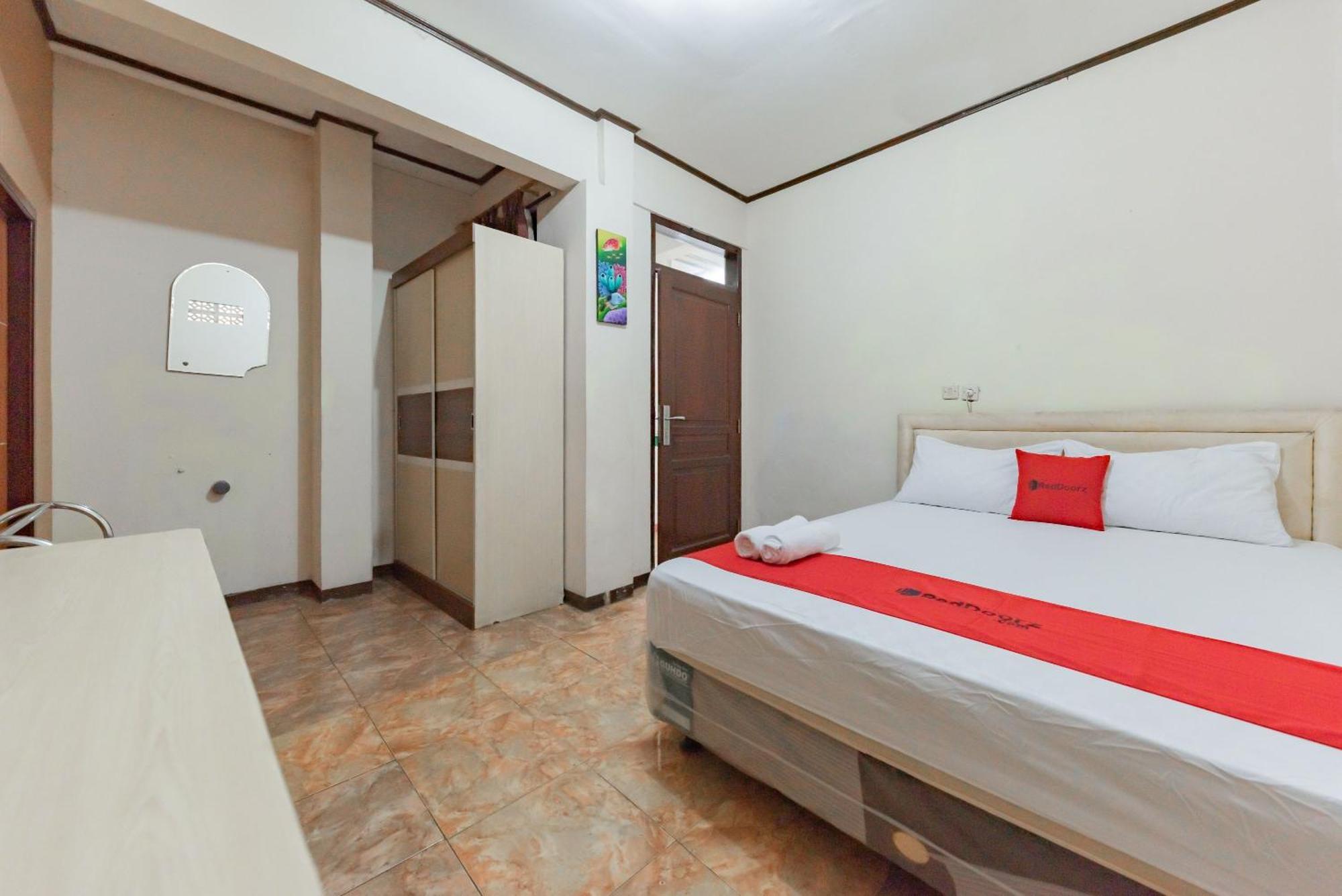Reddoorz Near Cikole Lembang Hotel Exterior foto