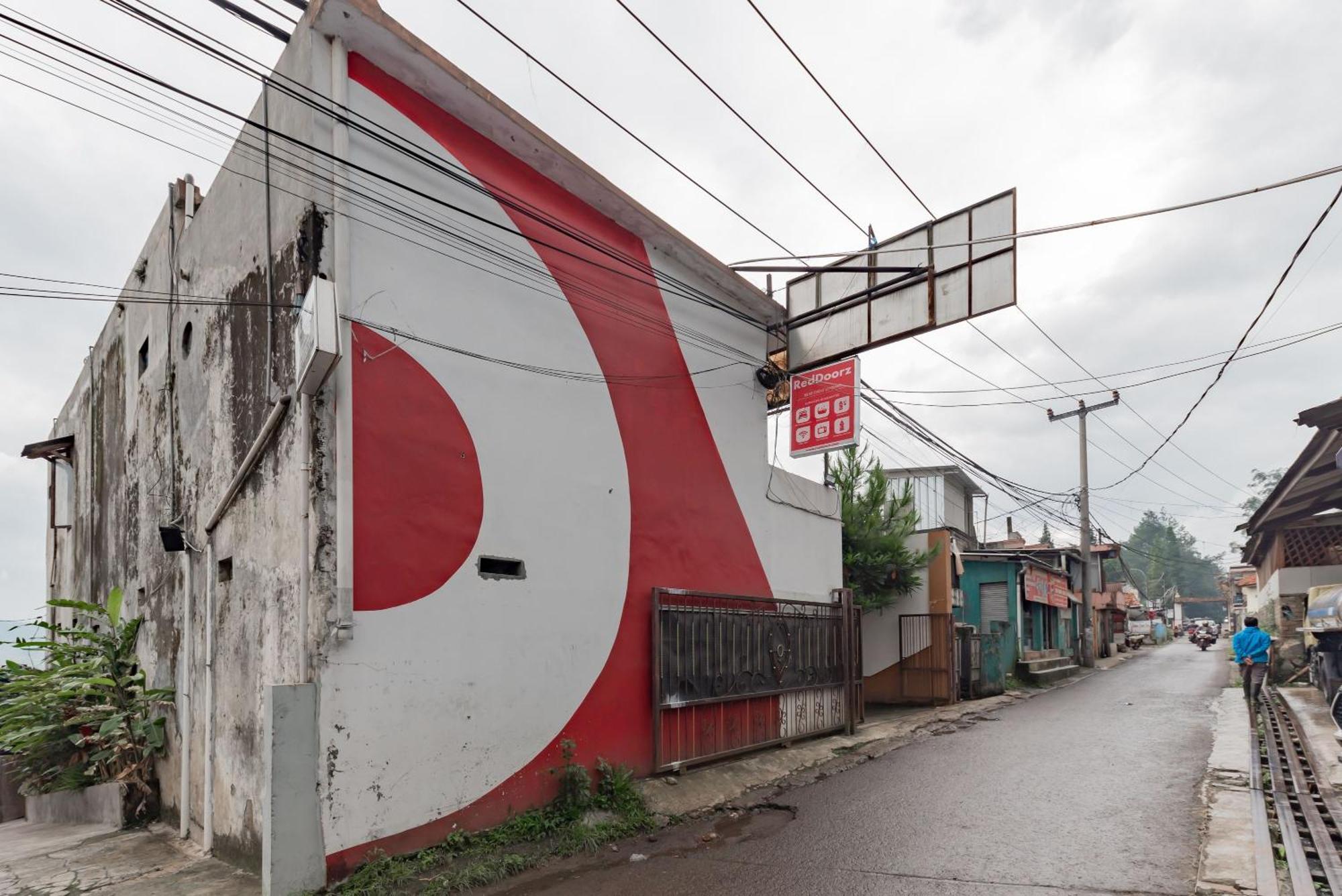 Reddoorz Near Cikole Lembang Hotel Exterior foto