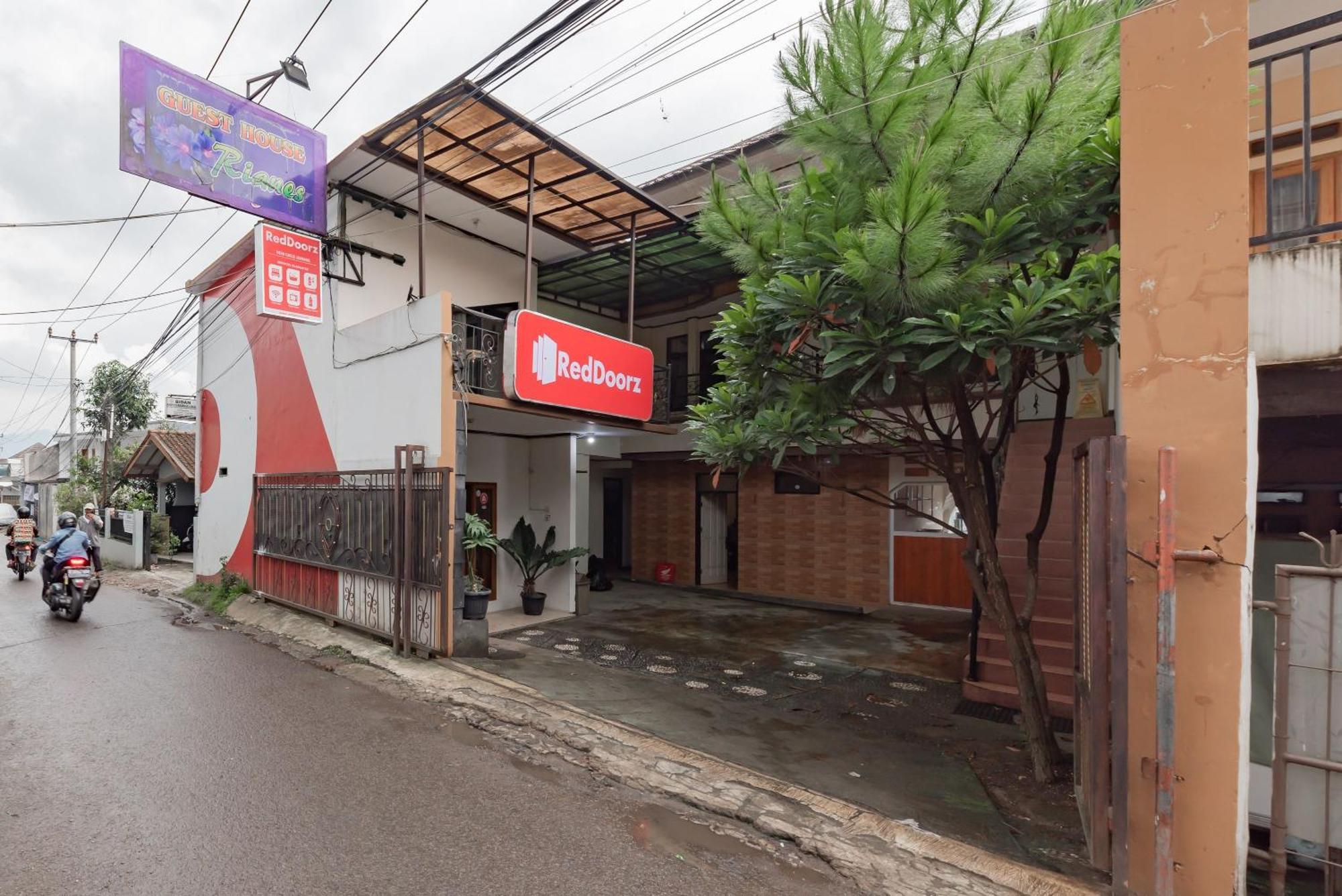 Reddoorz Near Cikole Lembang Hotel Exterior foto