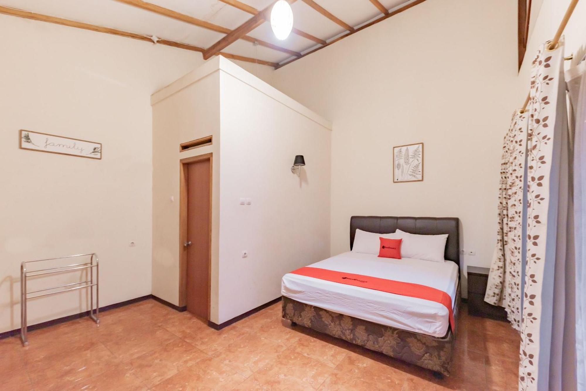 Reddoorz Near Cikole Lembang Hotel Exterior foto