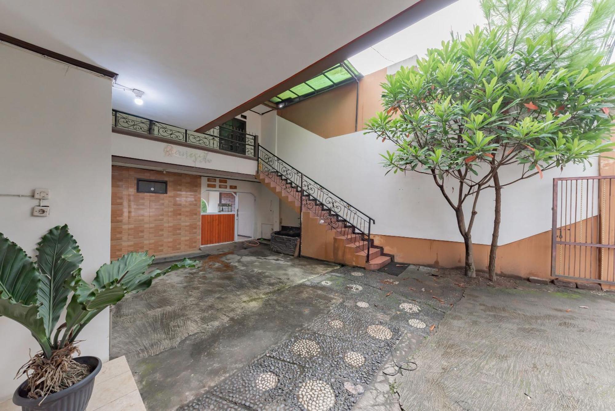 Reddoorz Near Cikole Lembang Hotel Exterior foto